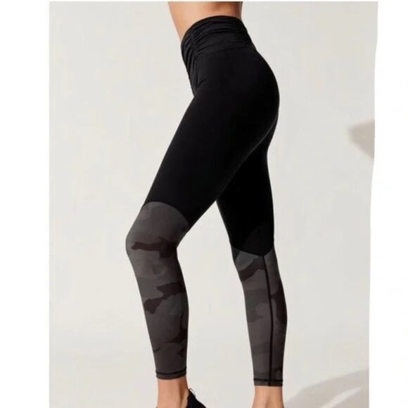Carbon38 Echo Leggings Hero Collection Ruched Black Camo High Rise Waist Size XS - Picture 12 of 12